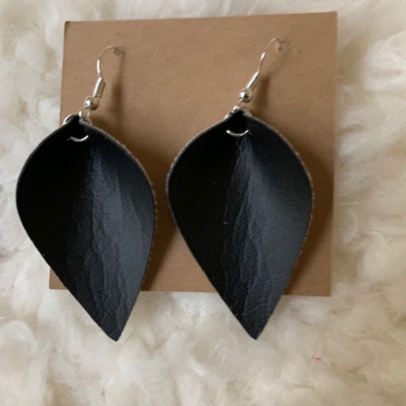 Be Sporty Earrings - Picture 5 of 5